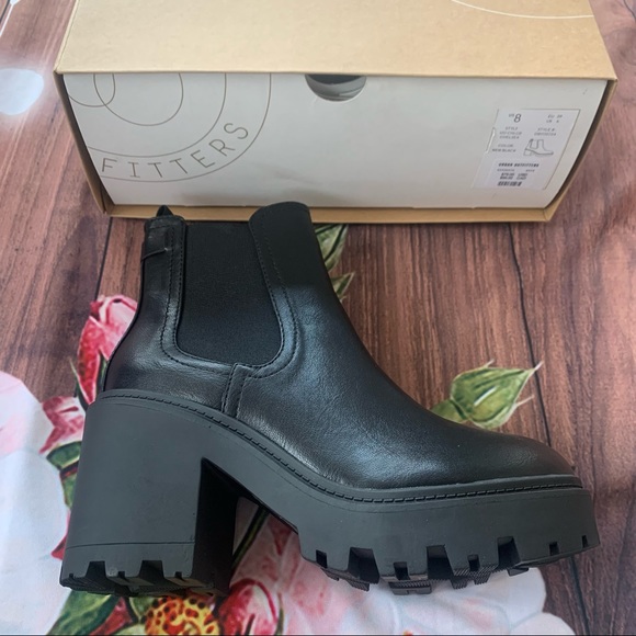 New in box urban outfitters Chloe timeless chunky rubber sole chelsea boots 10 - Picture 3 of 6